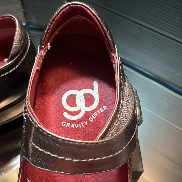 Gravity Defyers Metallic Slate Closed Toe Low Wedges Genuine Leather - Picture 2 of 7